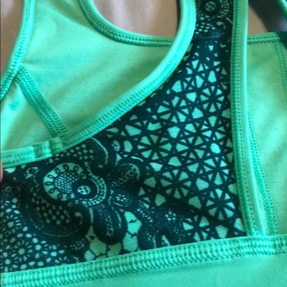 Lululemon Size 2 Sports Bra - Picture 3 of 4